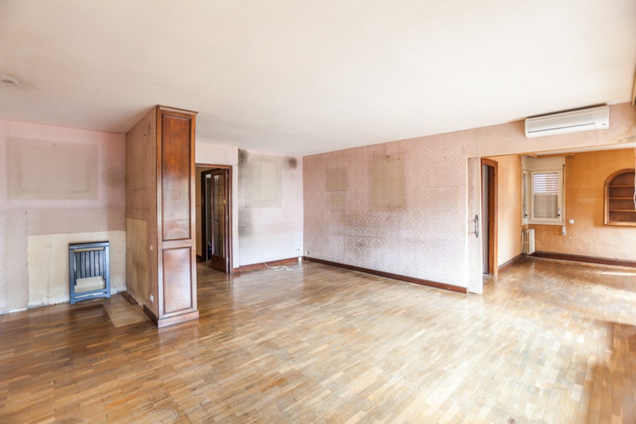Excellent apartment for renovation in the elite area of Sarria