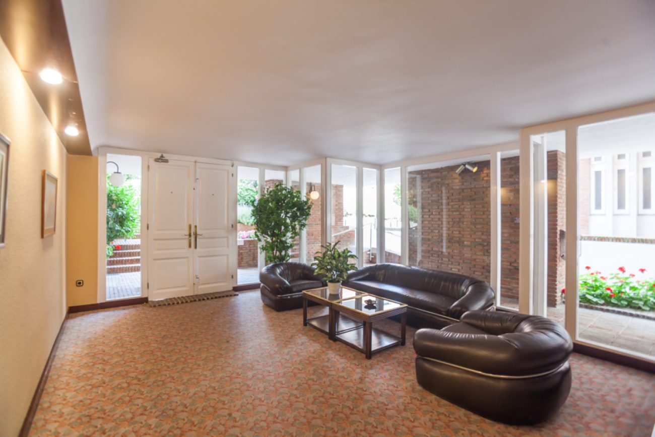 Excellent apartment for renovation in the elite area of Sarria