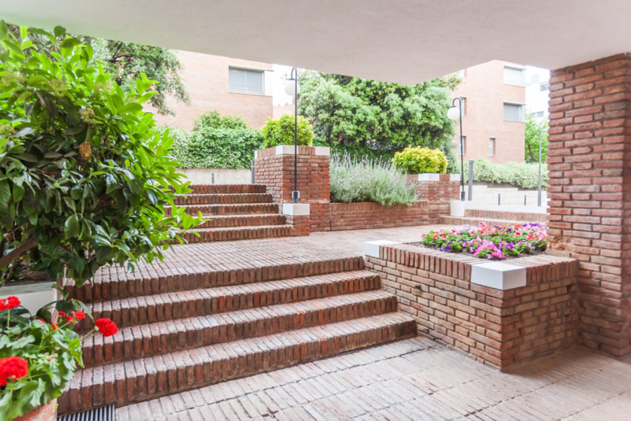 Excellent apartment for renovation in the elite area of Sarria