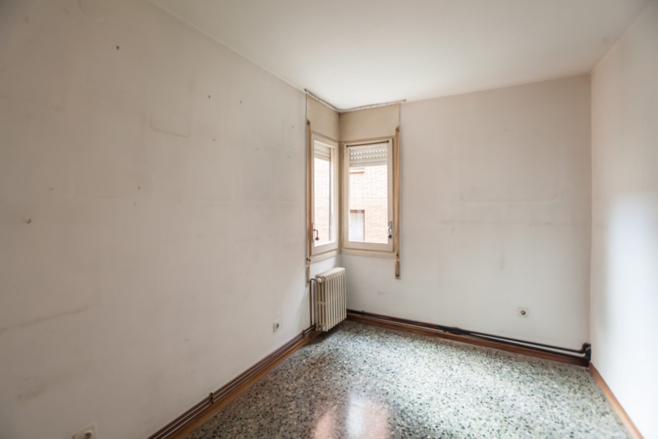Excellent apartment for renovation in the elite area of Sarria