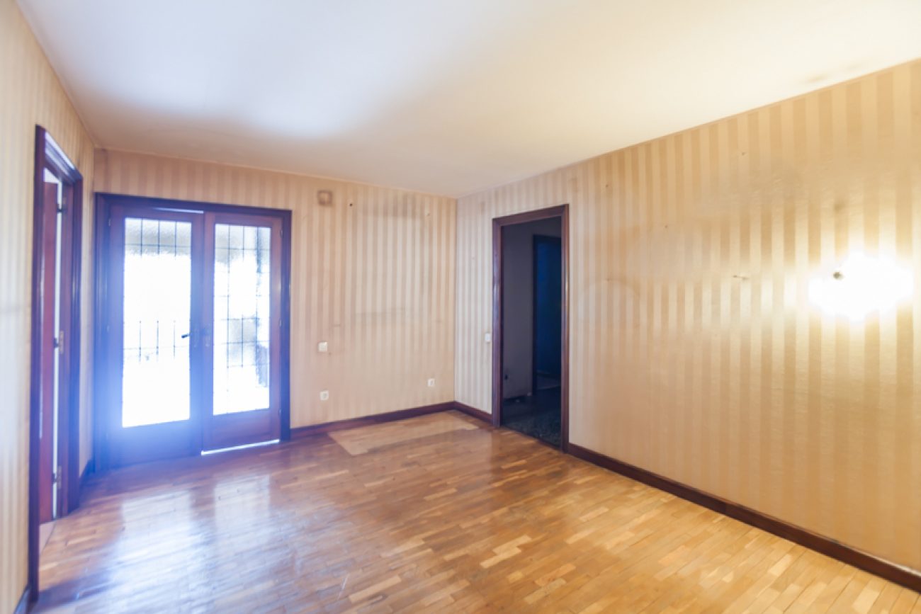 Excellent apartment for renovation in the elite area of Sarria