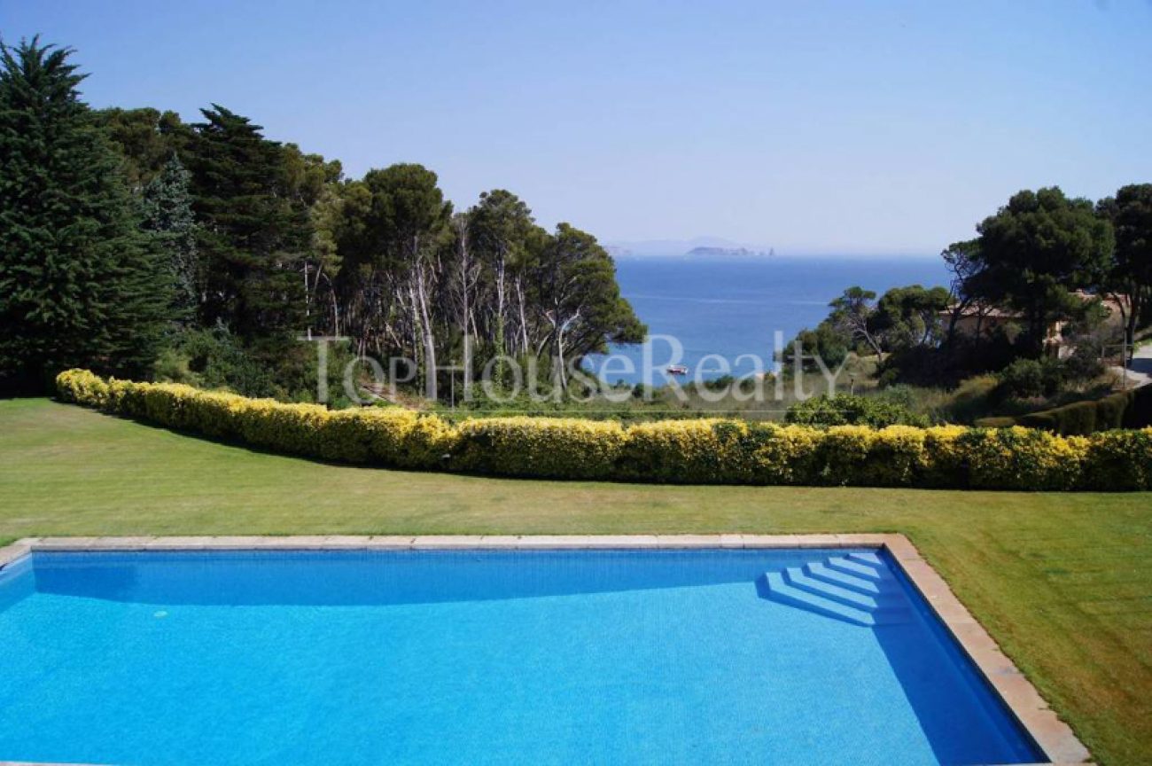 Stunning villa for sale in Sa Riera