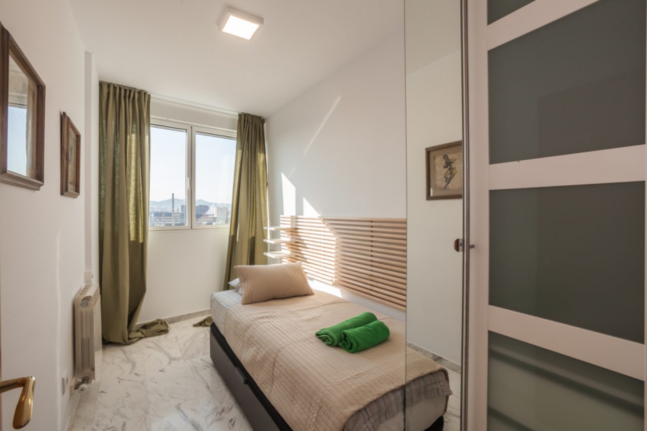 Renovated flat by the beach with amazing sea views