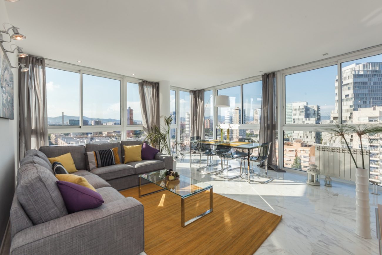 Renovated flat by the beach with amazing sea views