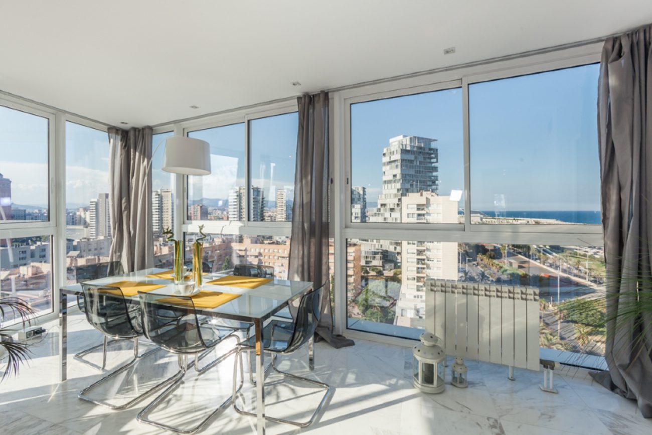 Renovated flat by the beach with amazing sea views
