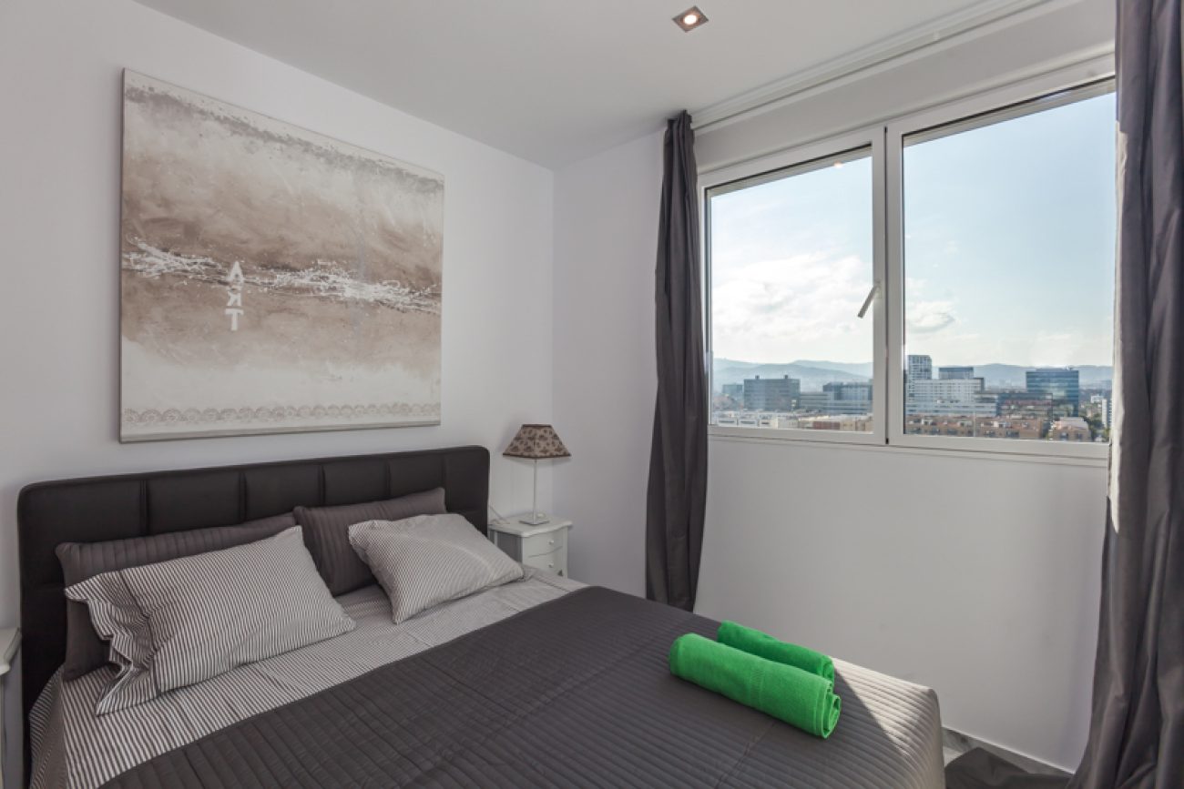 Renovated flat by the beach with amazing sea views