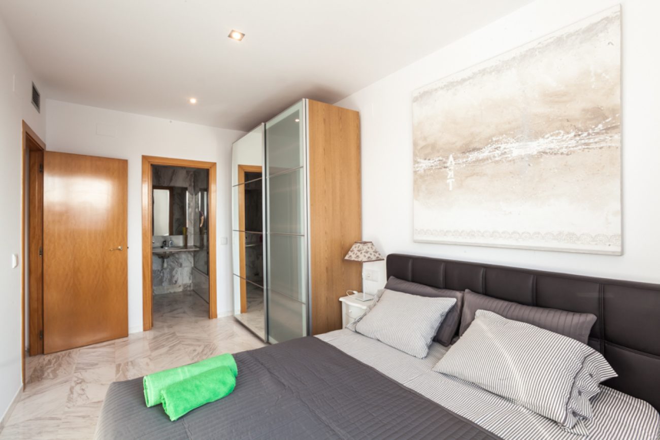 Renovated flat by the beach with amazing sea views