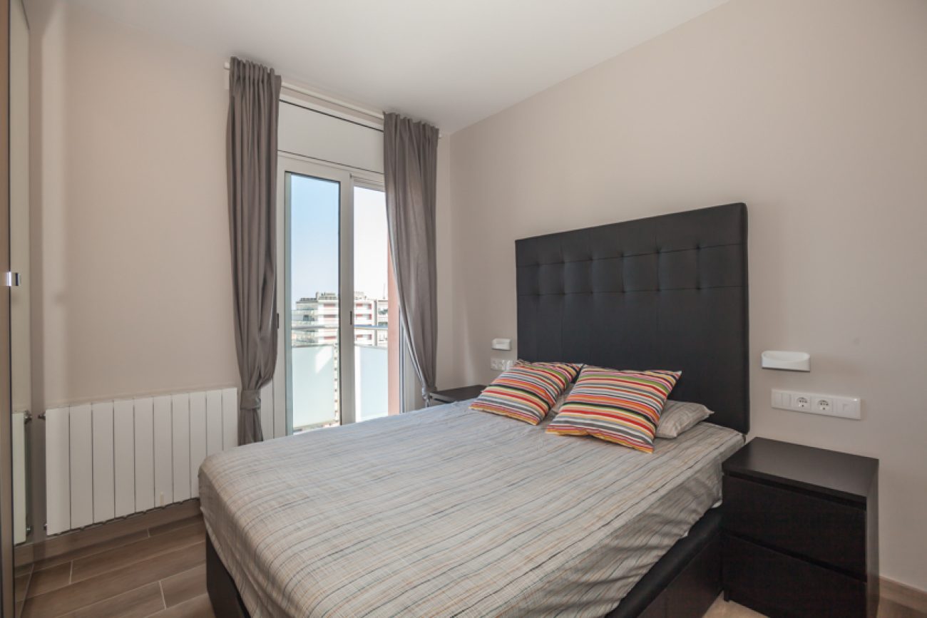 Apartment with panoramic views of the sea and Barcelona for rent
