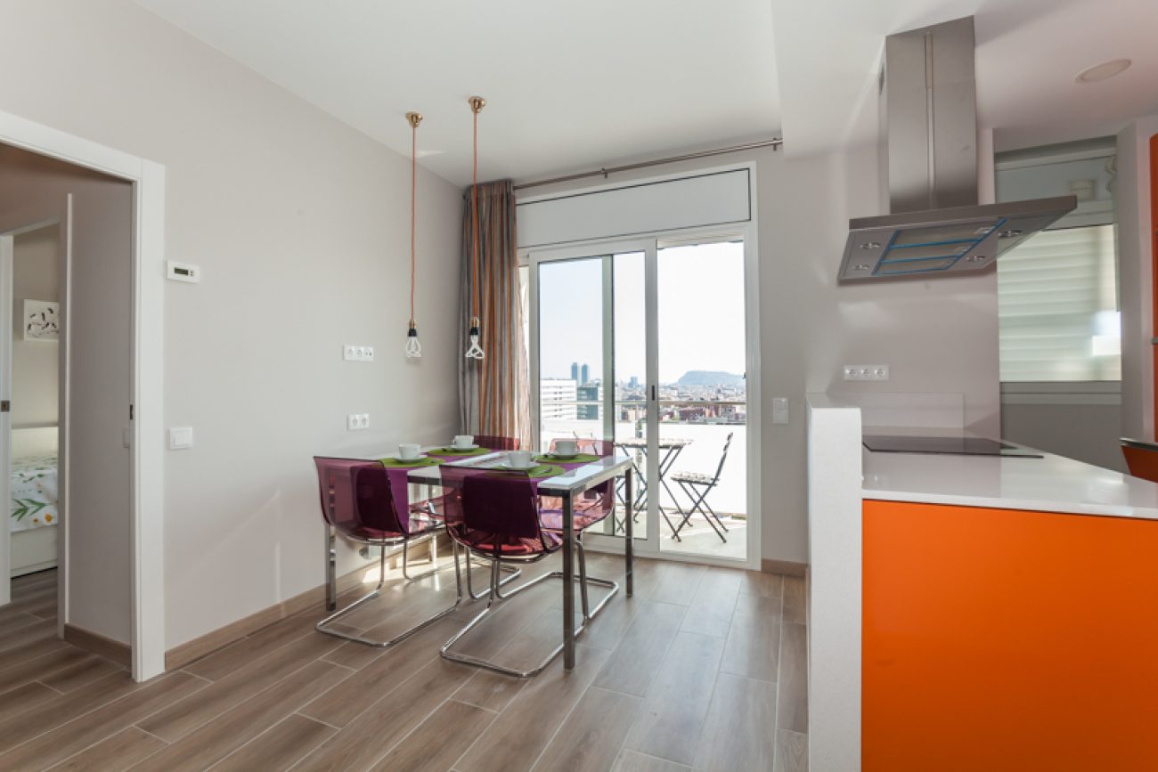 Apartment with panoramic views of the sea and Barcelona for rent