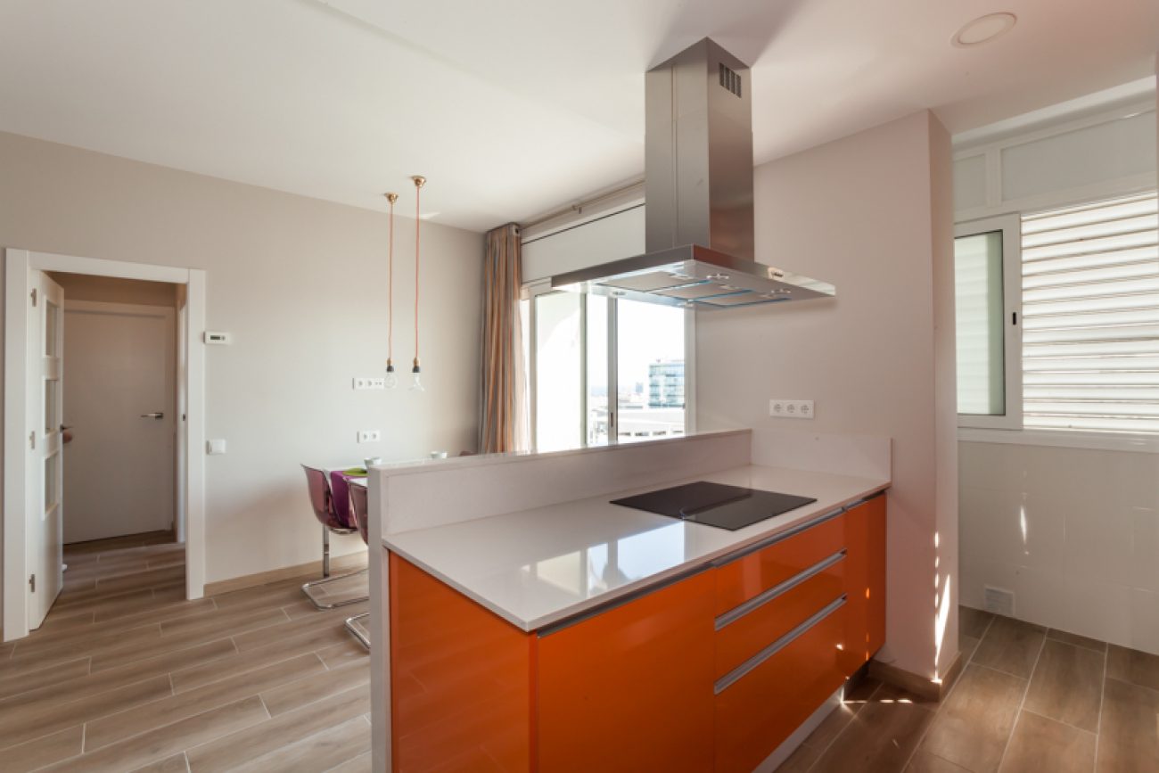 Apartment with panoramic views of the sea and Barcelona for rent