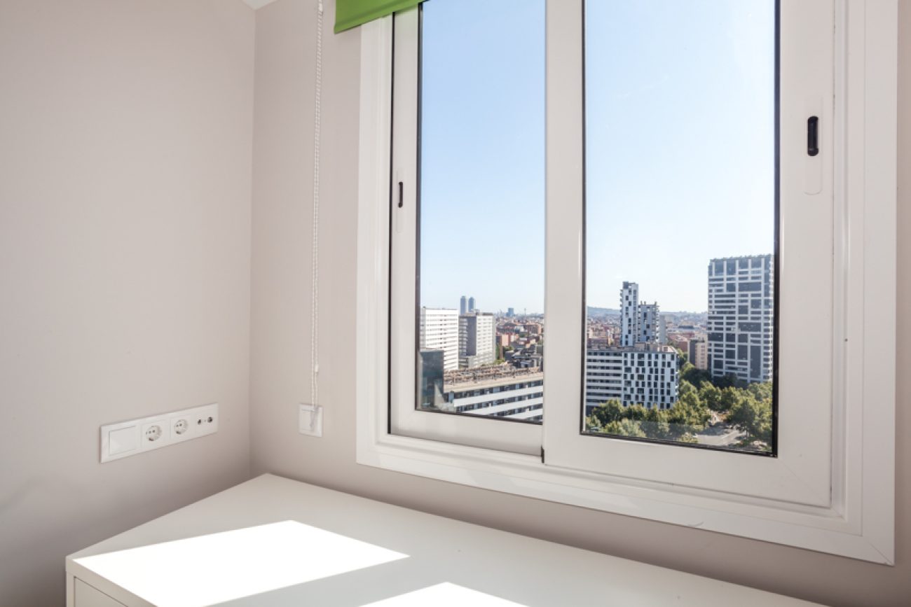 Apartment with panoramic views of the sea and Barcelona for rent