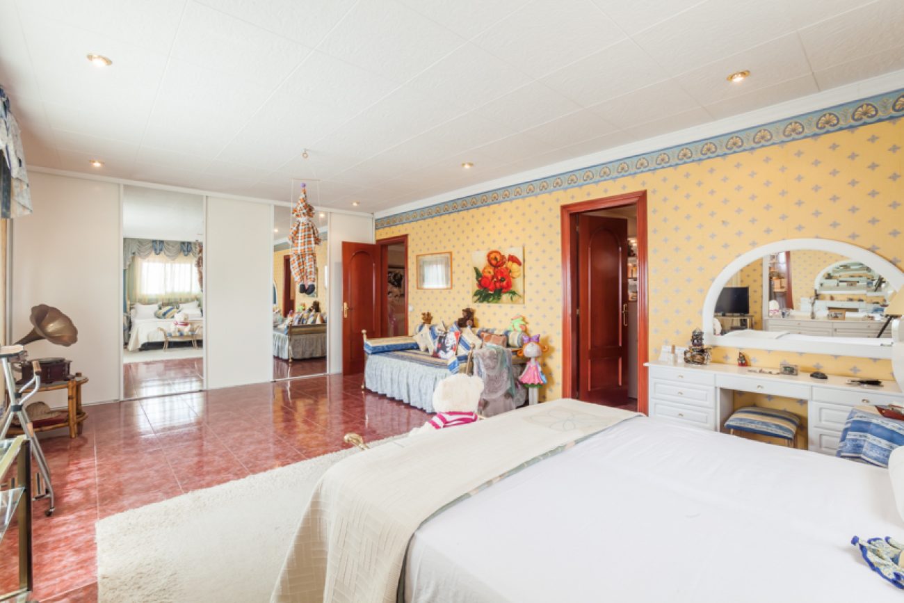 Big house with views in Viladecans