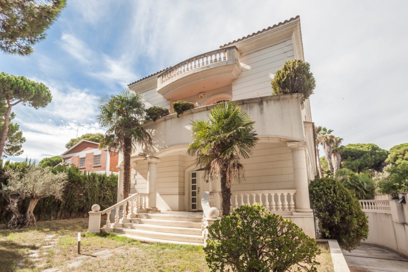 Luxurious classic style house close to British School