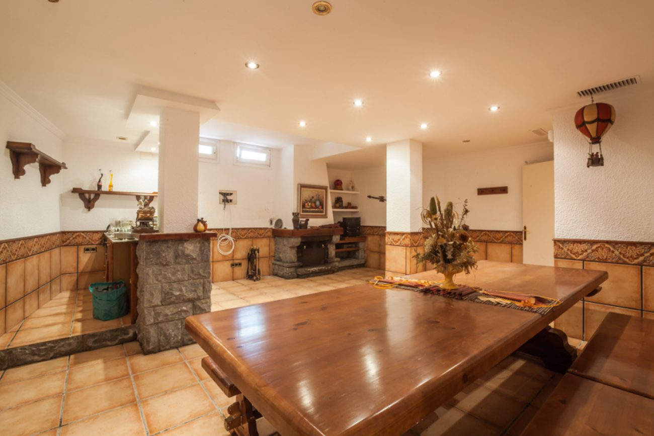 Luxurious classic style house close to British School