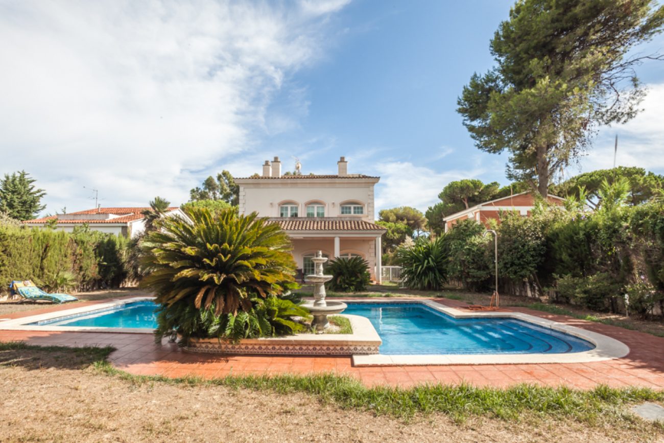 Luxurious classic style house close to British School