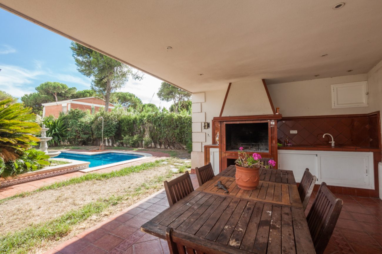 Luxurious classic style house close to British School