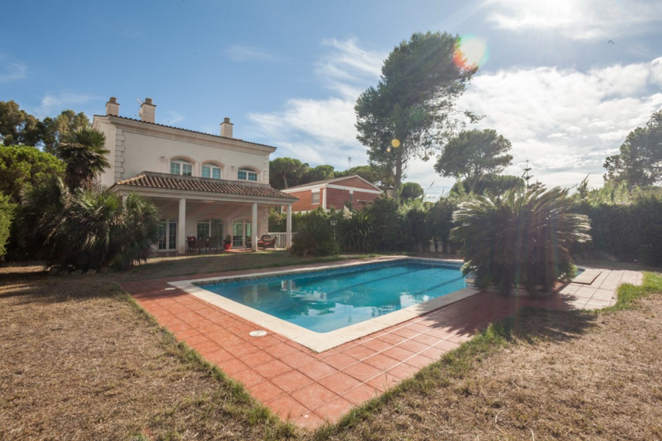 Luxurious classic style house close to British School
