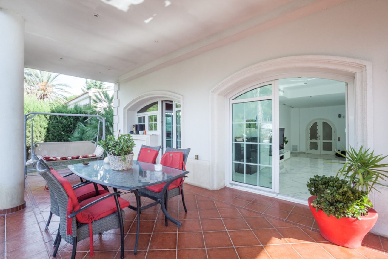 Luxurious classic style house close to British School