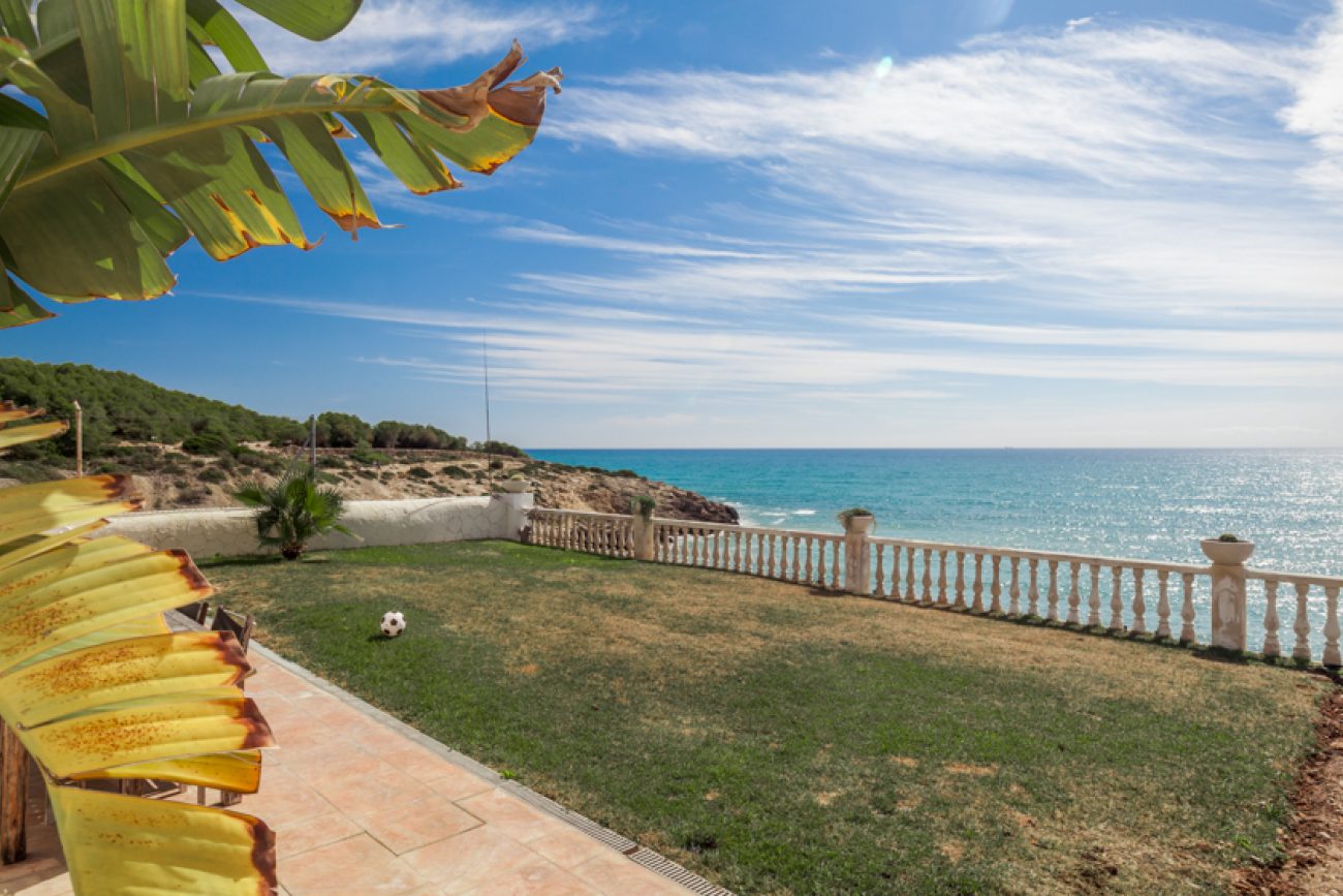 House with stunning sea views