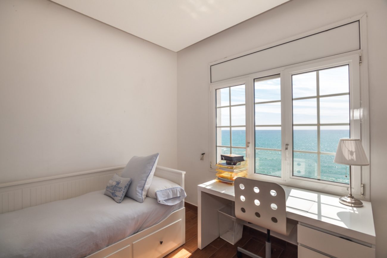 House with stunning sea views