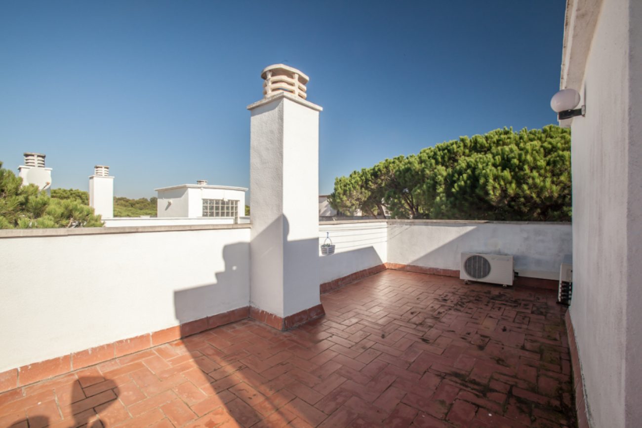 Detached Villa Available in Gavà Mar