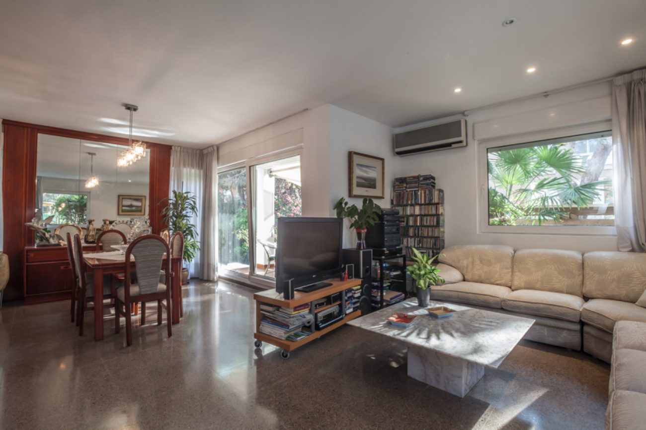 Detached Villa Available in Gavà Mar