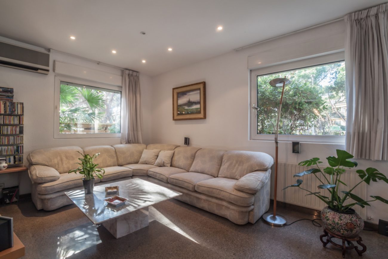 Detached Villa Available in Gavà Mar