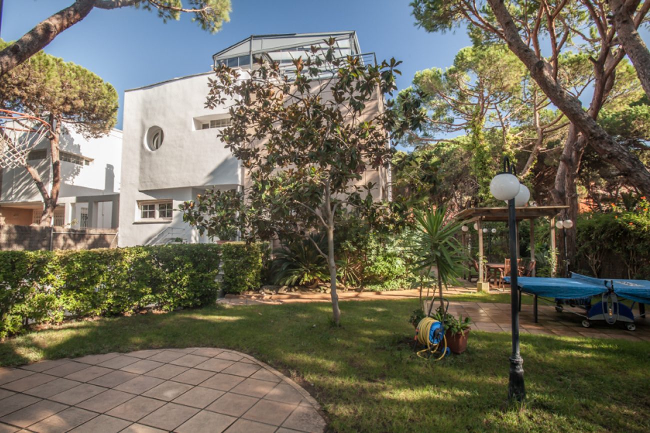 Detached Villa Available in Gavà Mar