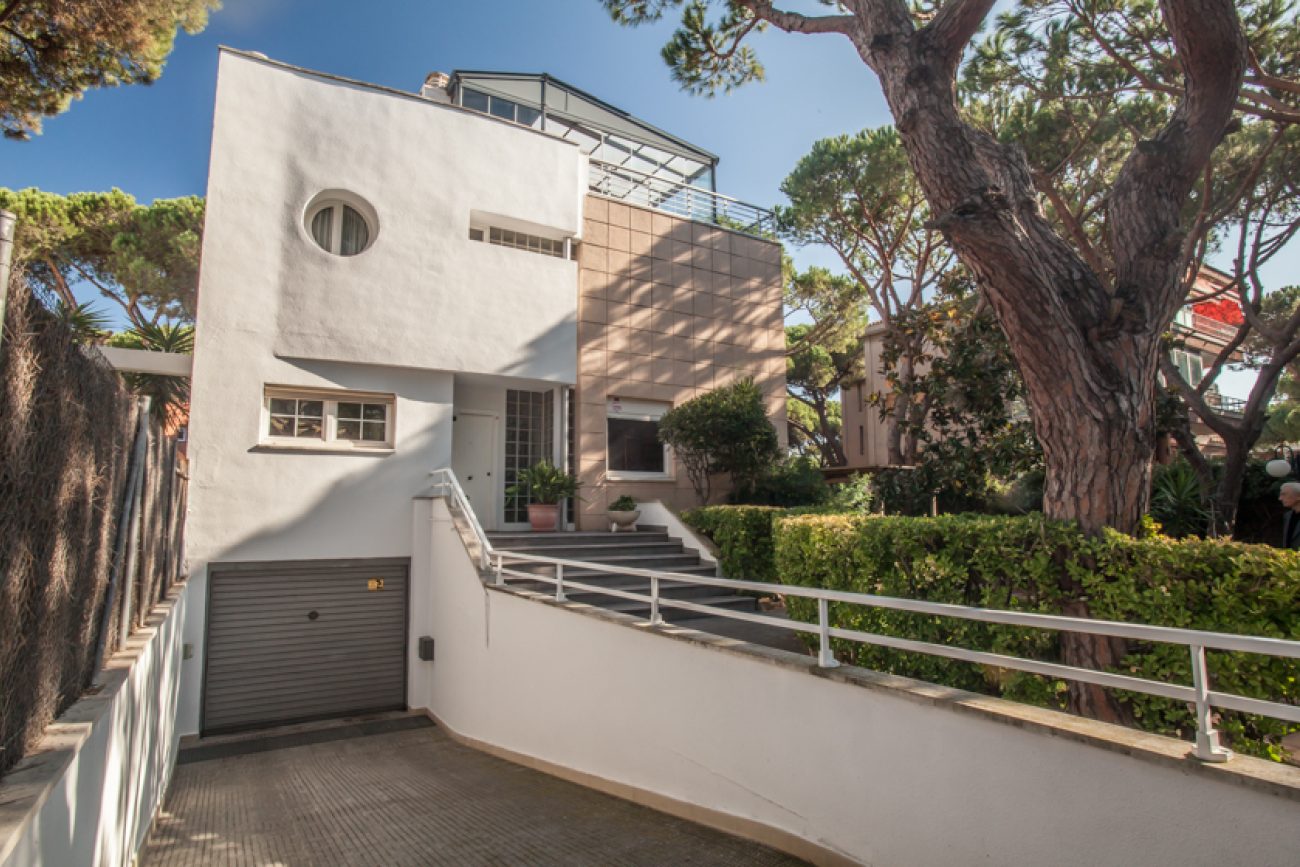 Detached Villa Available in Gavà Mar