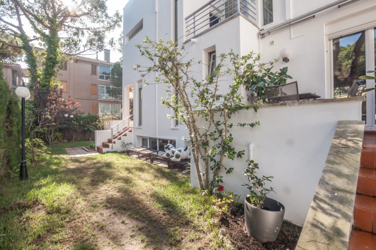 Detached Villa Available in Gavà Mar