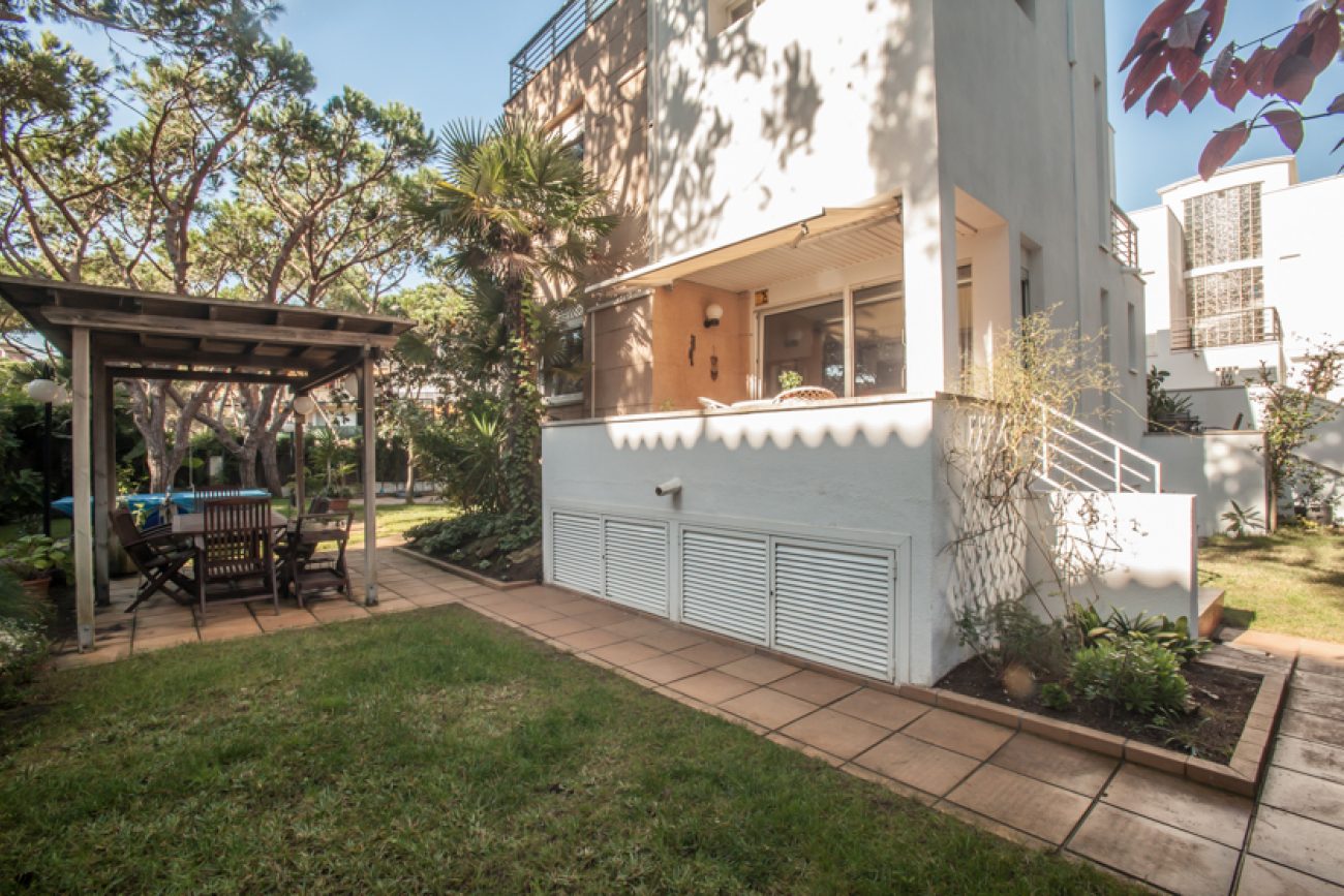 Detached Villa Available in Gavà Mar