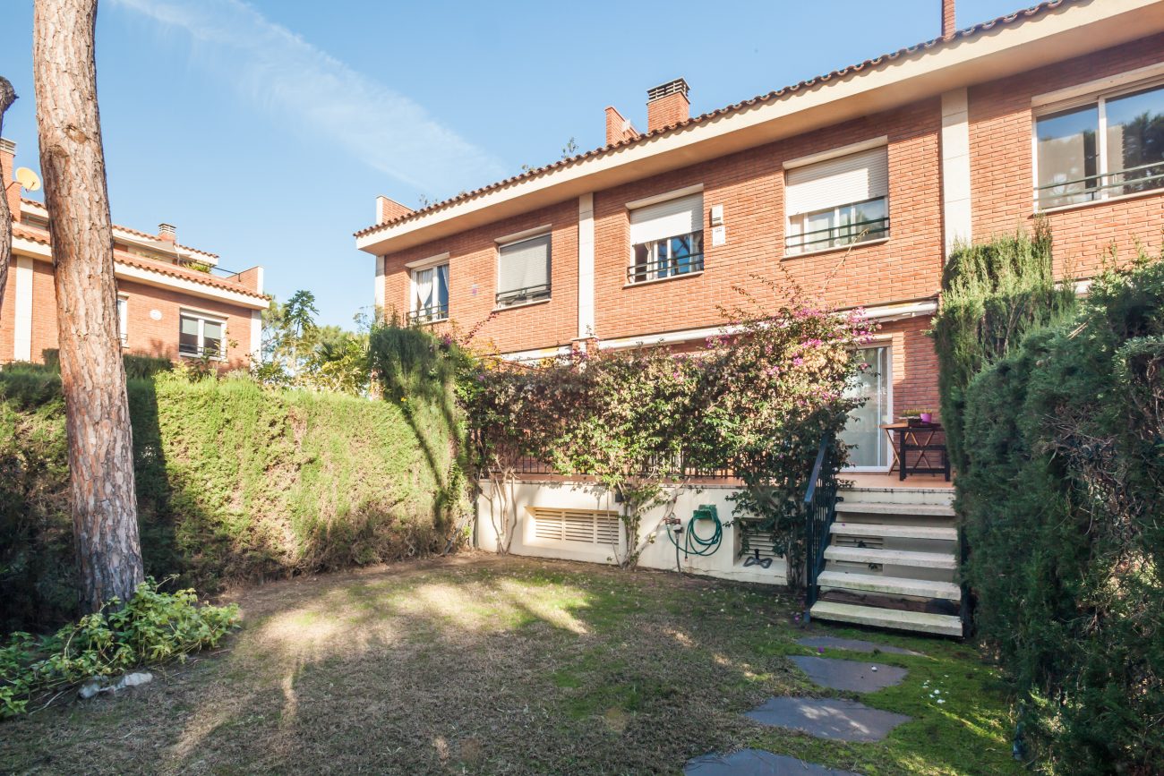 Exclusive townhouse for rent in Gava Mar