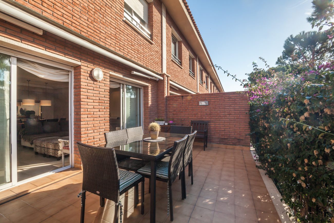 Exclusive townhouse for rent in Gava Mar