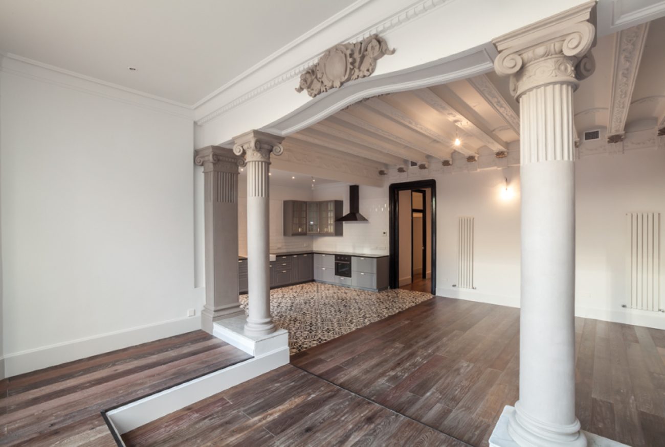 Incredible refurbished apartment in royal building in the heart of Eixample