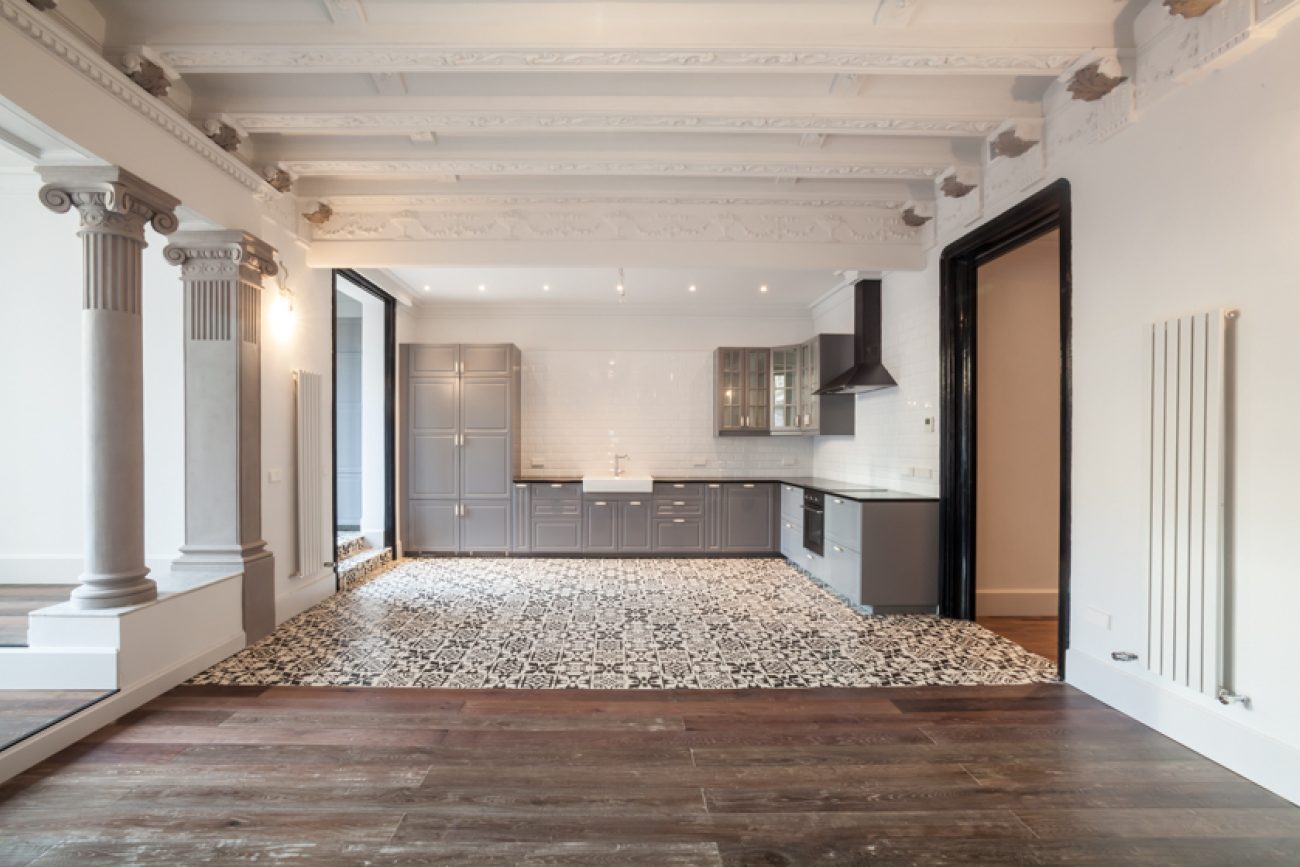 Incredible refurbished apartment in royal building in the heart of Eixample