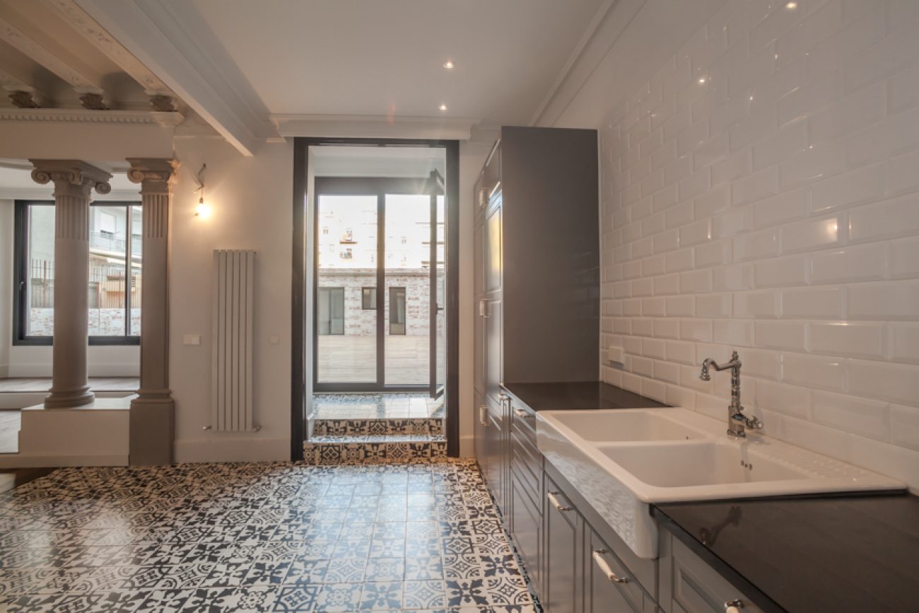 Incredible refurbished apartment in royal building in the heart of Eixample