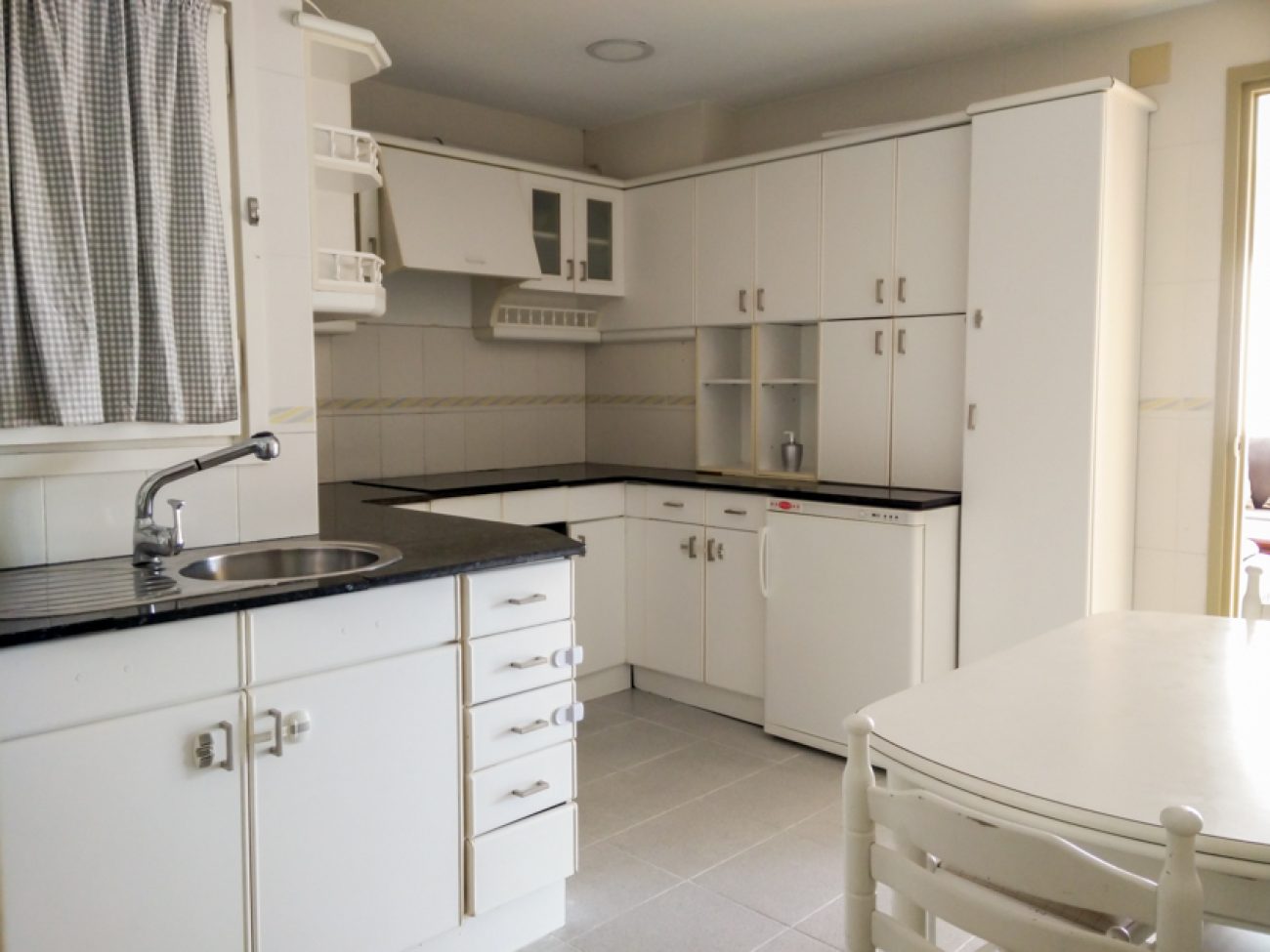 Apartment for renovation in Pedralbes