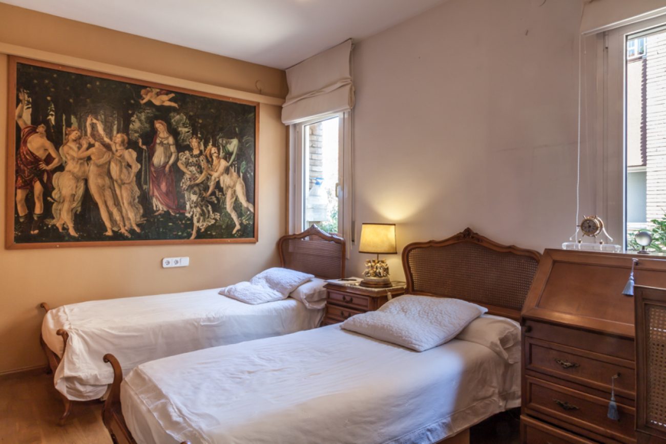 Apartment in a prestigious building in Sarria