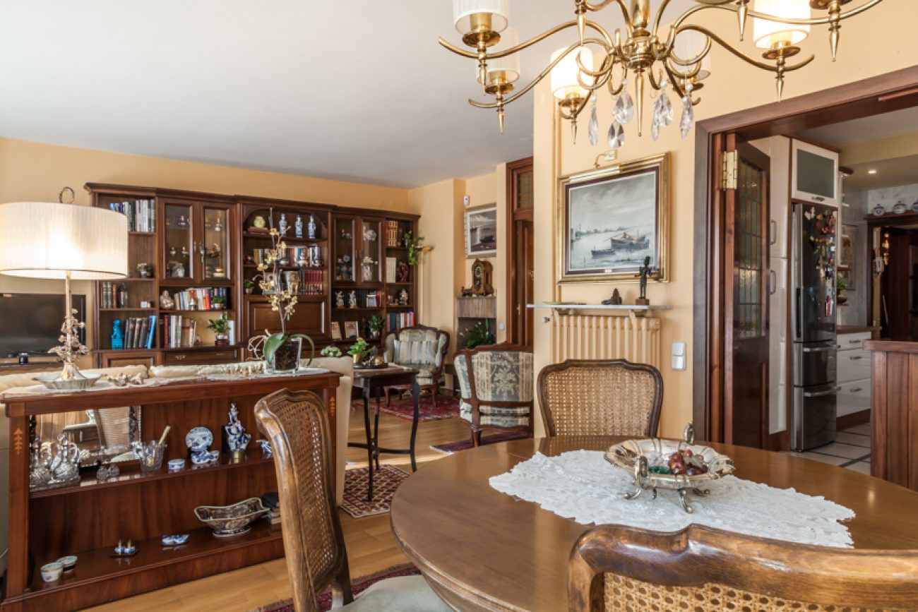 Apartment in a prestigious building in Sarria