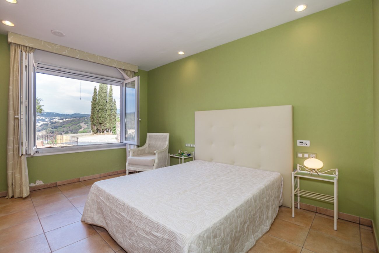 Unforgettable sea and mountain views