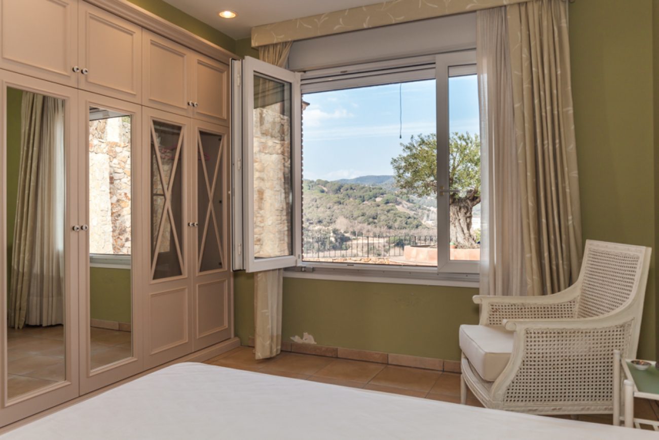 Unforgettable sea and mountain views