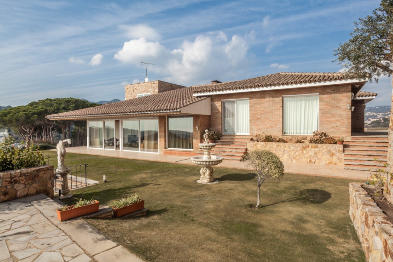 Unforgettable sea and mountain views