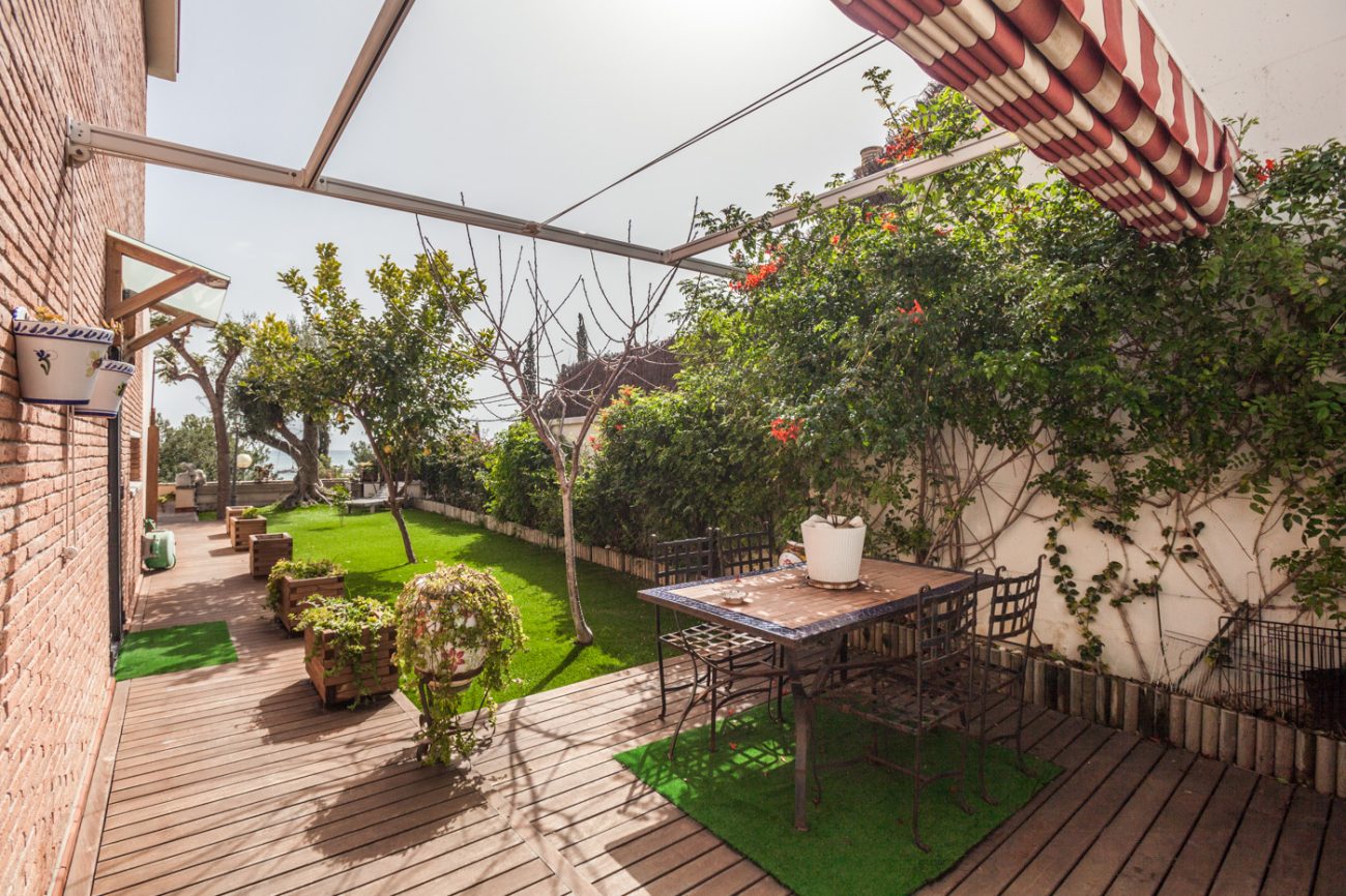 Terraced house with spectacular sea views  in Castelldefels