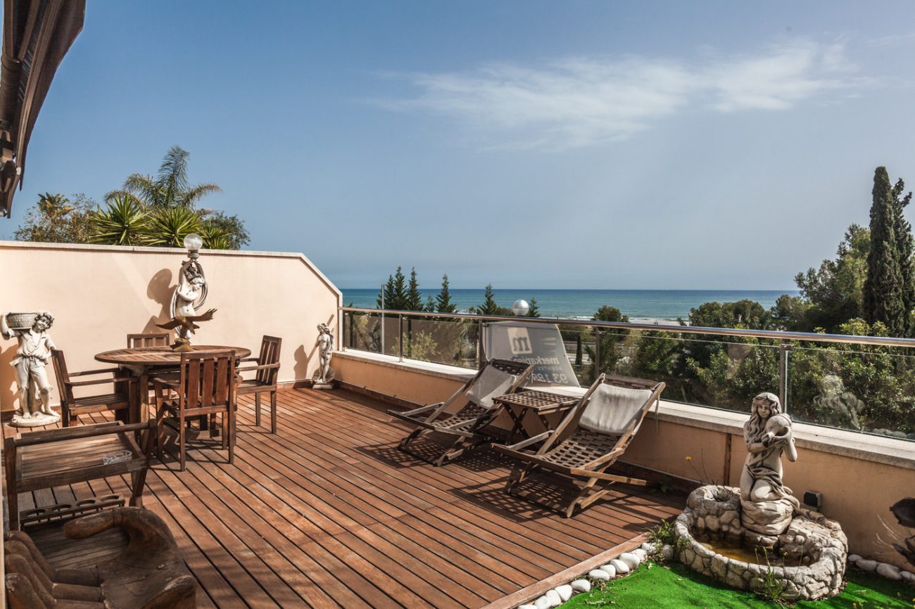Terraced house with spectacular sea views  in Castelldefels