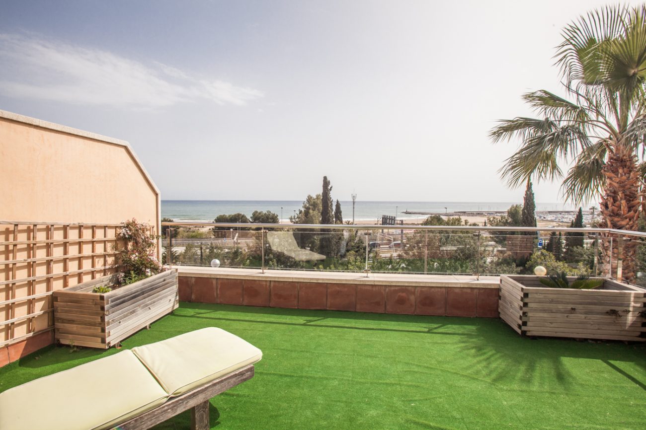 Terraced house with spectacular sea views  in Castelldefels
