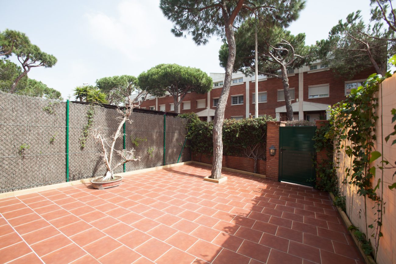 Cozy townhouse 100 m from the beach in Gava
