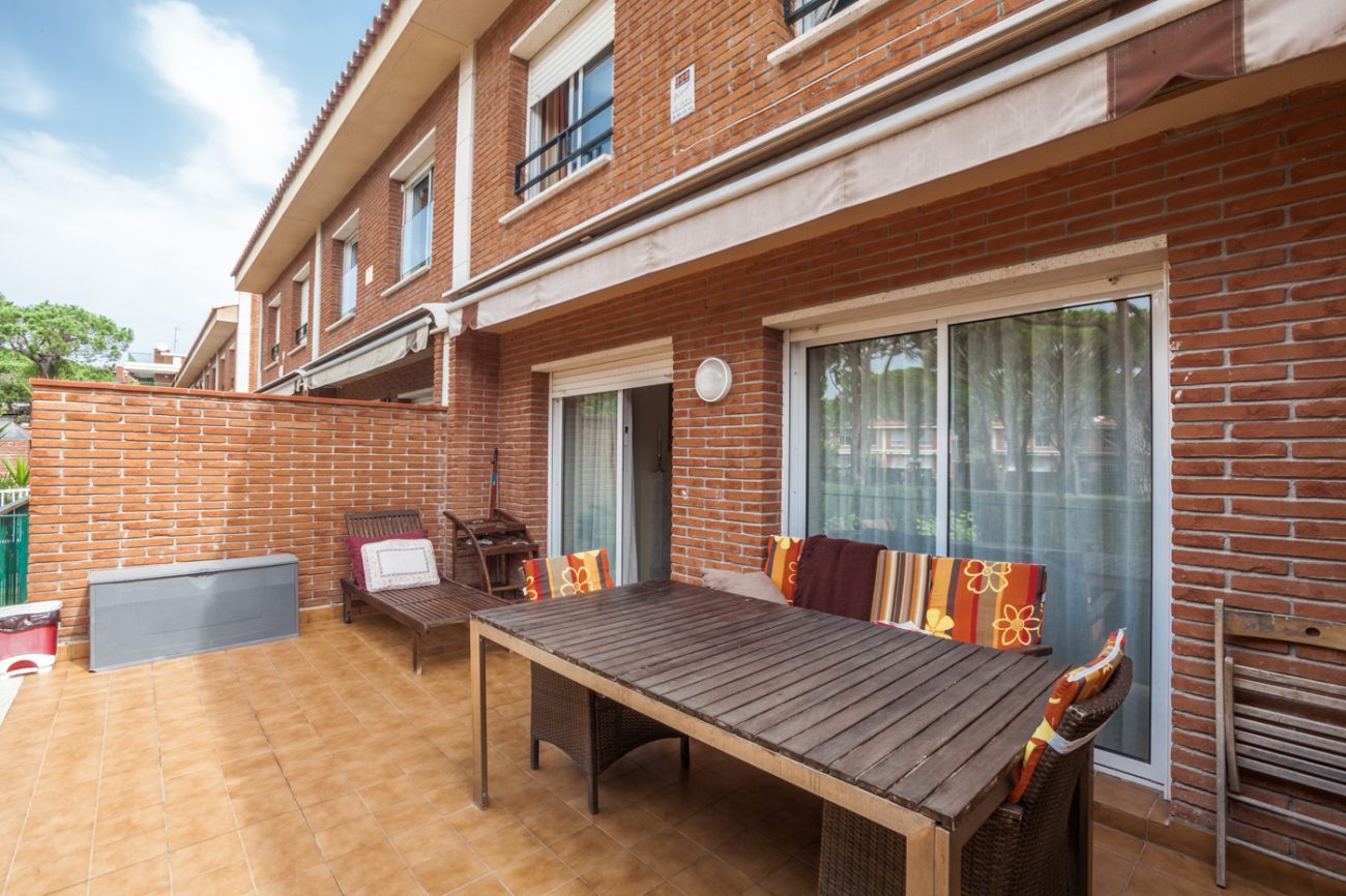 Cozy townhouse 100 m from the beach in Gava