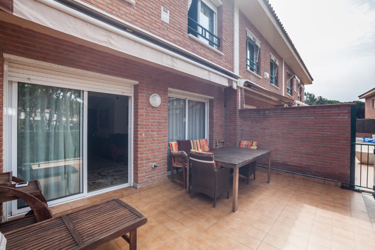 Cozy townhouse 100 m from the beach in Gava