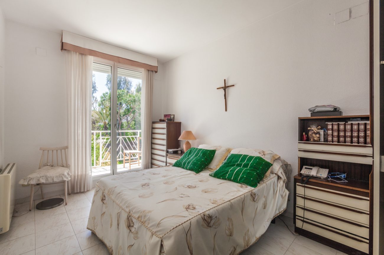 Big semi-detached house in excellent area of Gava
