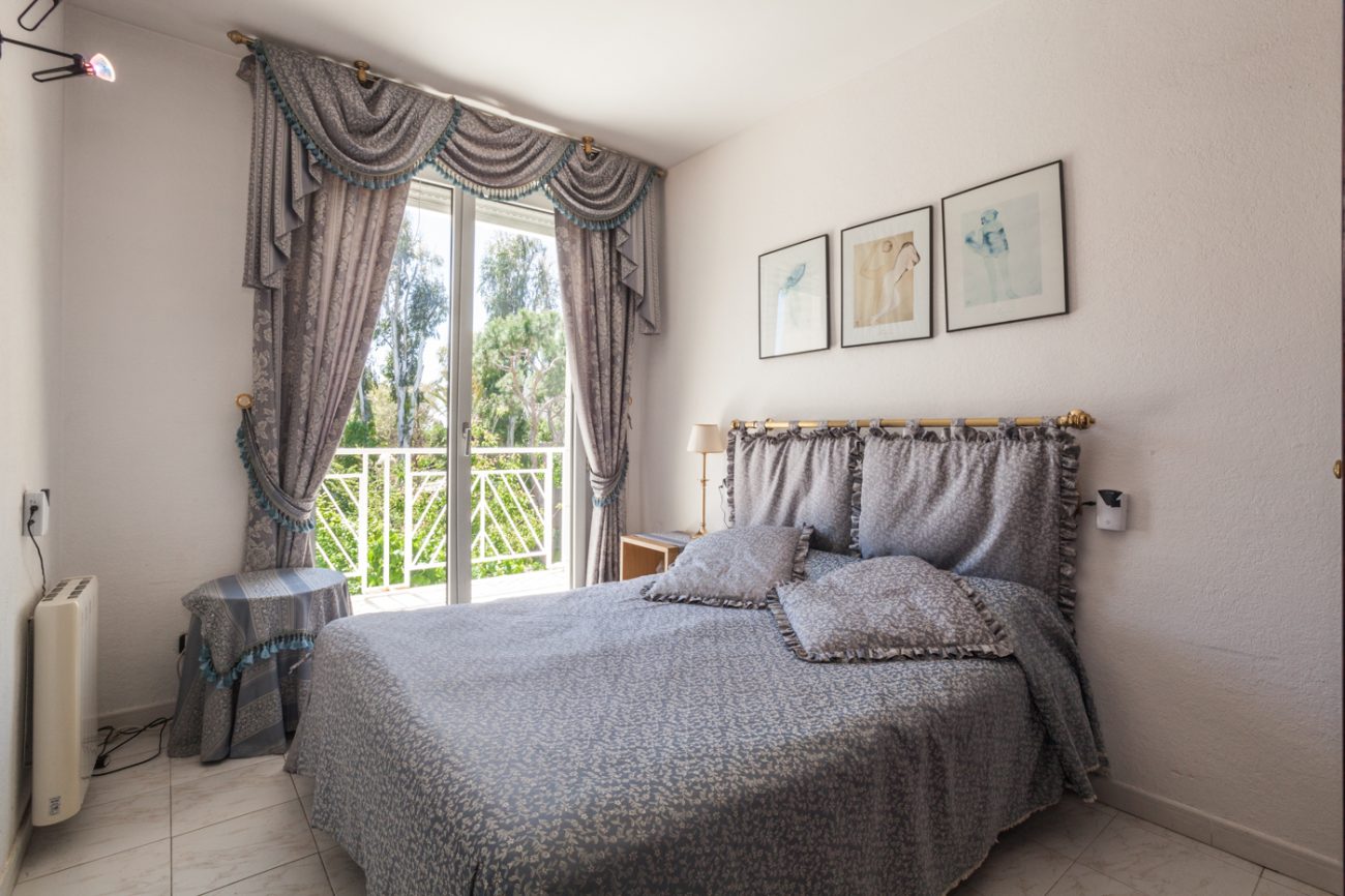Big semi-detached house in excellent area of Gava